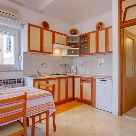 Apartment House Amalija *